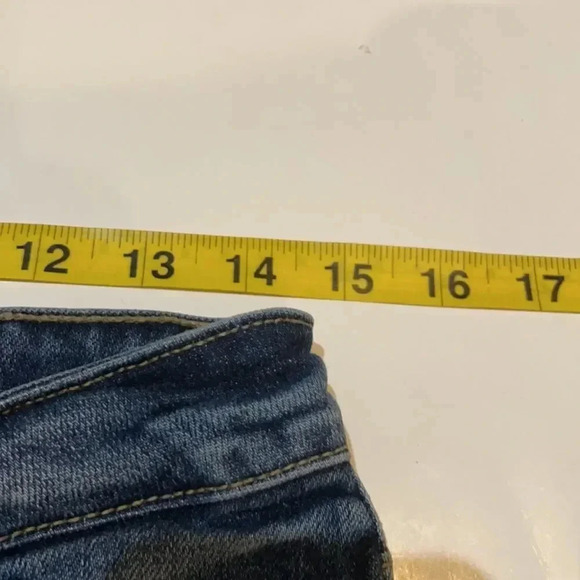 Paige Emmitt jean shorts, 2.5” button fly, frayed hem. Women’s size 27 - Picture 6 of 10